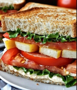 CLASSIC TOMATO SANDWICH