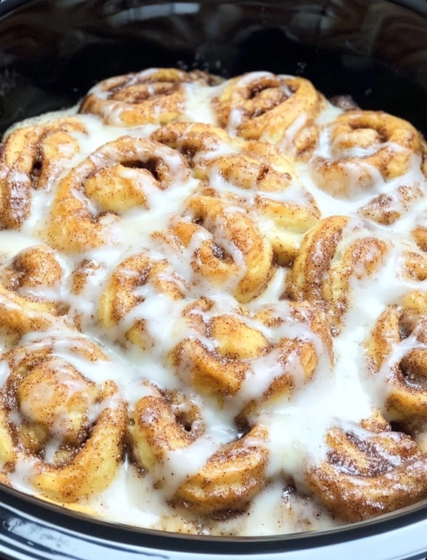 BEST Crockpot Cinnamon Rolls Casserole 🍂🍽️