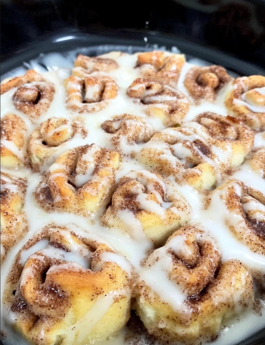 BEST Crockpot Cinnamon Rolls Casserole 🍂🍽️