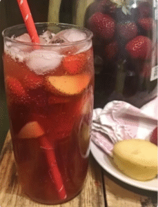 Refreshing Southern style STRAWBERRY SWEET TEA!