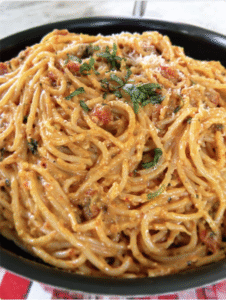 How I Made the Easiest Creamy Spaghetti Ever in ONE POT!