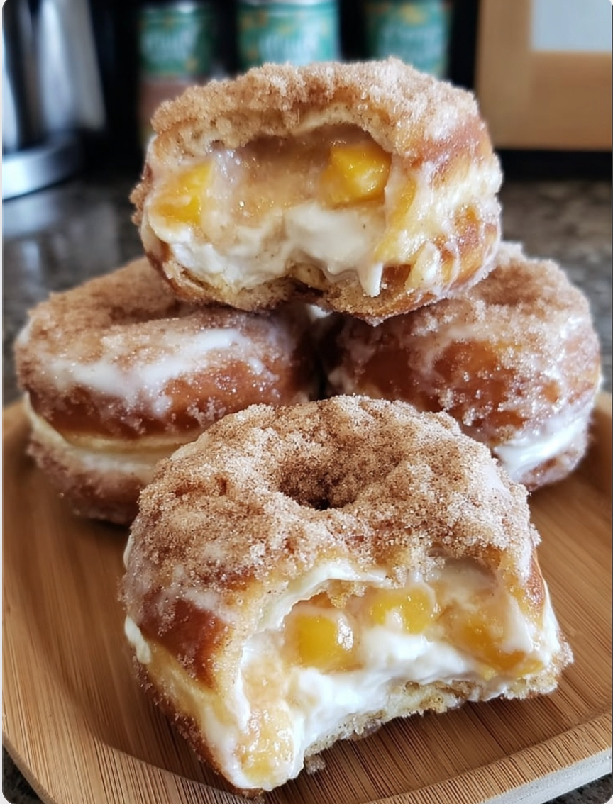 Klasyczne pączki z sernikiem brzoskwiniowym