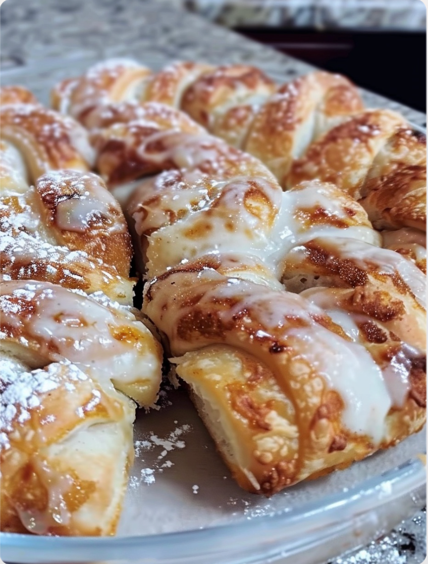 Cinnamon-Sugar Crescent Roll Pizza