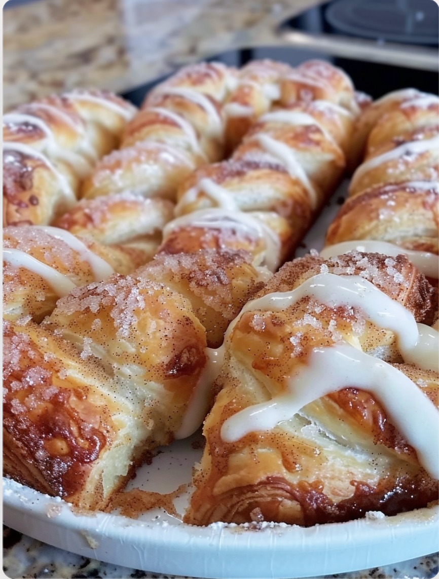 Cinnamon-Sugar Crescent Roll Pizza