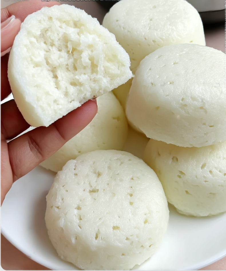 Soft Steamed Rice Cakes