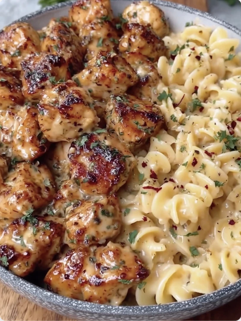 Creamy Garlic Butter Chicken & Linguine in Alfredo Sauce