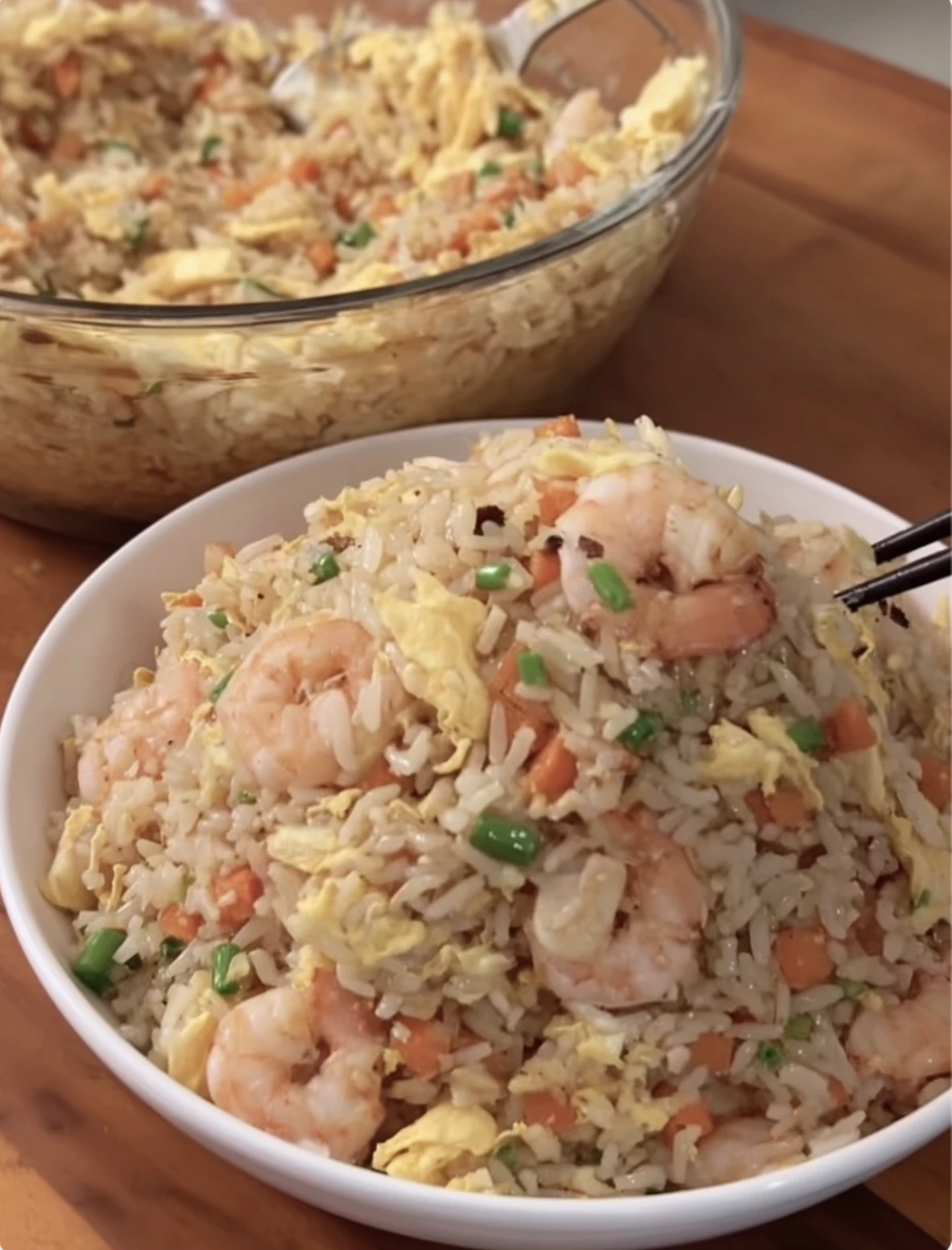 EASY EGG FRIED RICE WITH SHRIMP