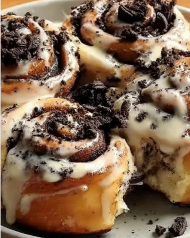 Yummy Oreostuffed Cinnamon Rolls