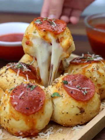Cheesy Bitesized Pepperoni Pizza Bombs
