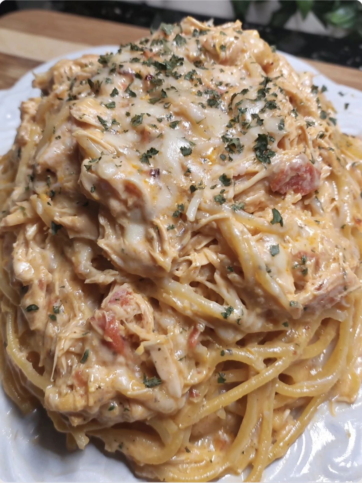 Creamy Crockpot Chicken Spaghetti