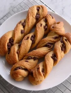 🍪🍫✨ Yummy & Easy Chocolate Chip Cookie Dough Twists