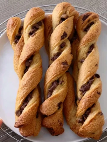 Yummy Chocolate Chip Cookie Dough Twists