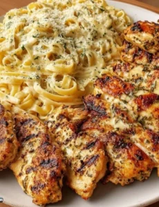 🍗🧄🍝🤍 Yummy & Easy Creamy Garlic Butter Chicken & Linguine in Alfredo Sauce