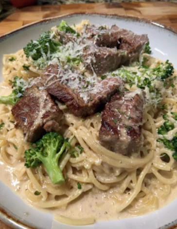 Yummy Creamy Steak Baby Broccoli Alfredo Spaghetti