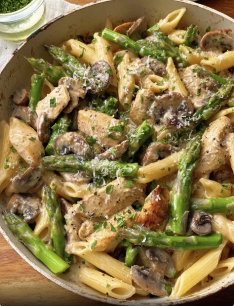 Yummy Creamy Mushroom Asparagus Chicken Penne