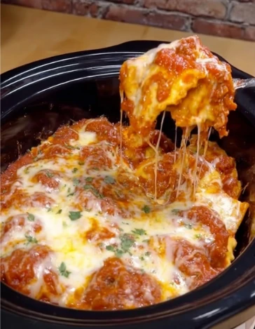 Yummy Crockpot Ravioli Lasagna