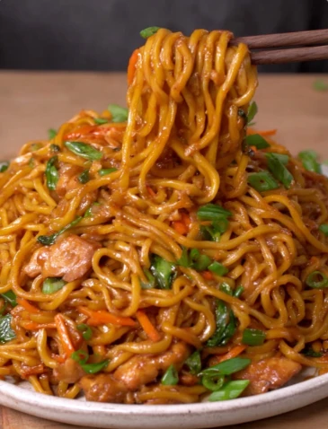 Yummy Garlic Chicken Mein