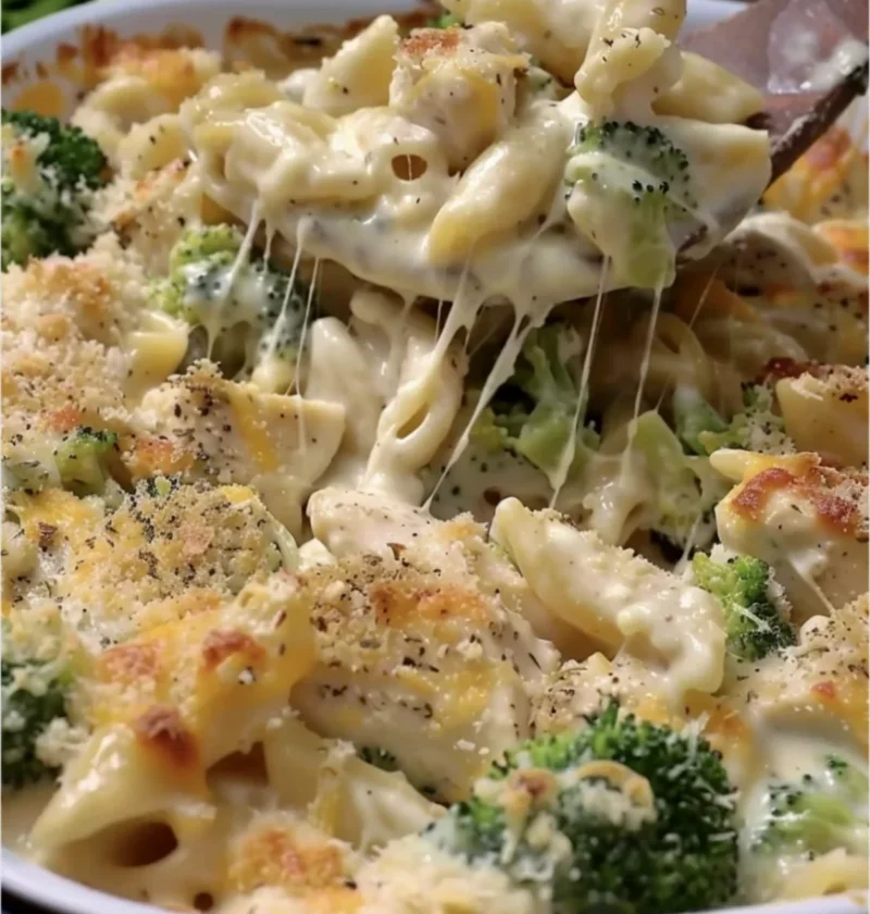 Creamy Chicken & Broccoli Alfredo Bake