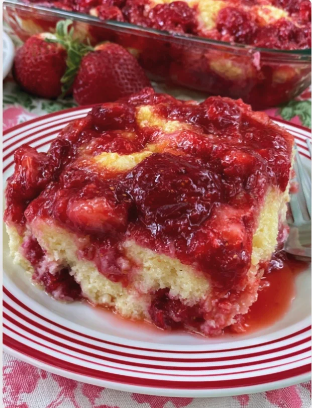 Easy Strawberry Cheesecake Dump Cake