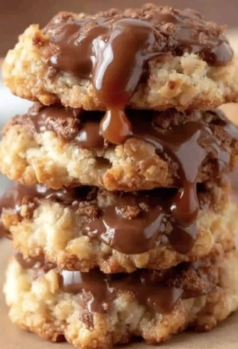 Gooey Chocolate Caramel Crumble Cookies