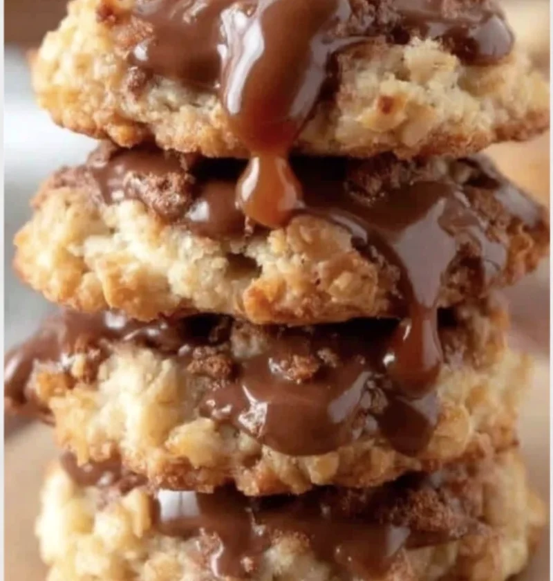 Gooey Chocolate Caramel Crumble Cookies