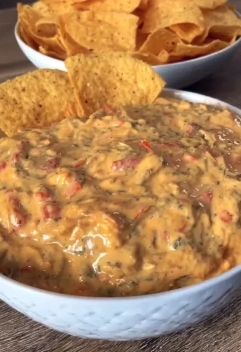 Easy 3-Ingredient Rotel Dip