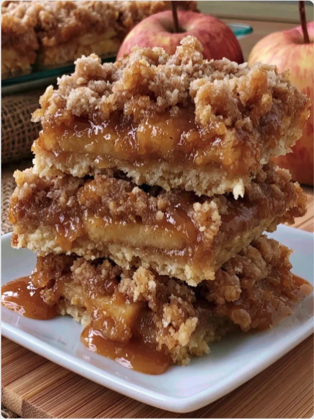 Caramel Apple Crumble Bars