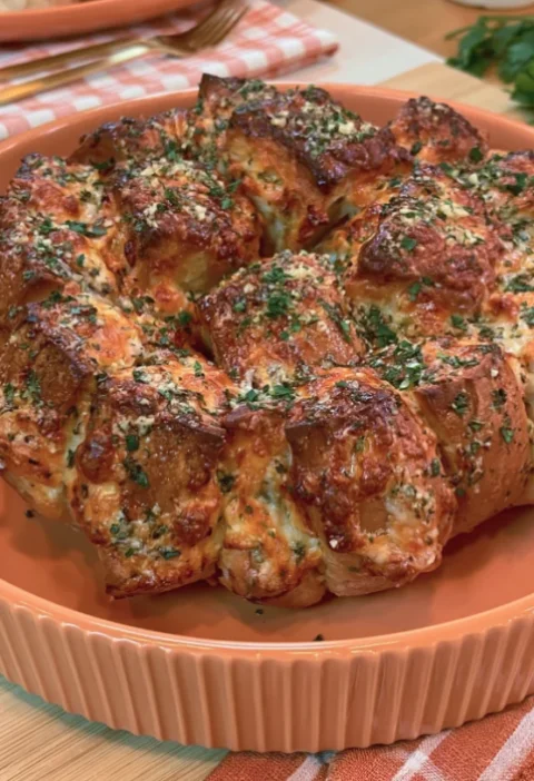 Garlic Parmesan Pull-Apart Bread