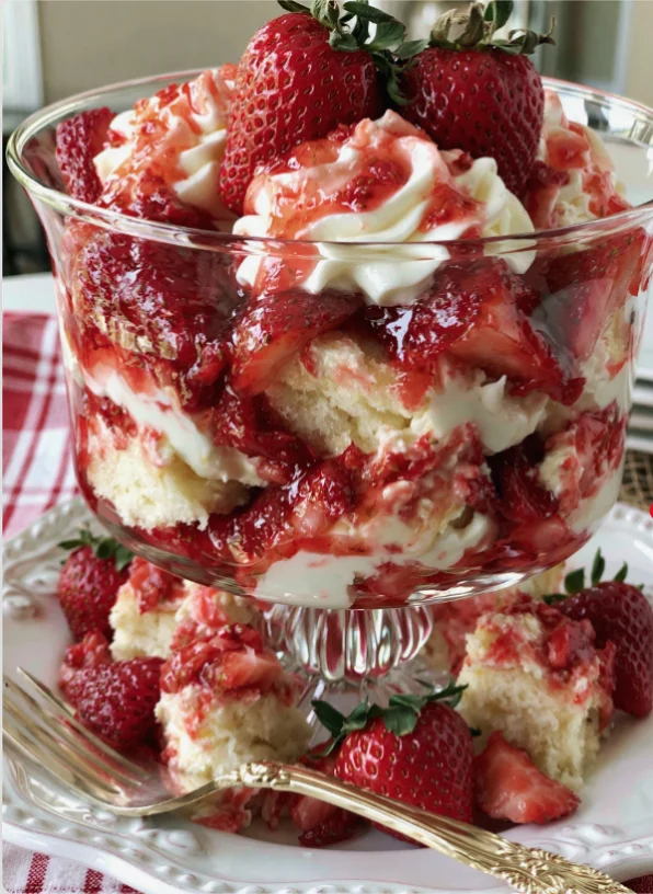 strawberry shortcake trifle